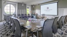 WHAT SHOULD YOU CONSIDER WHEN CHOOSING CORPORATE MEETING ROOMS?